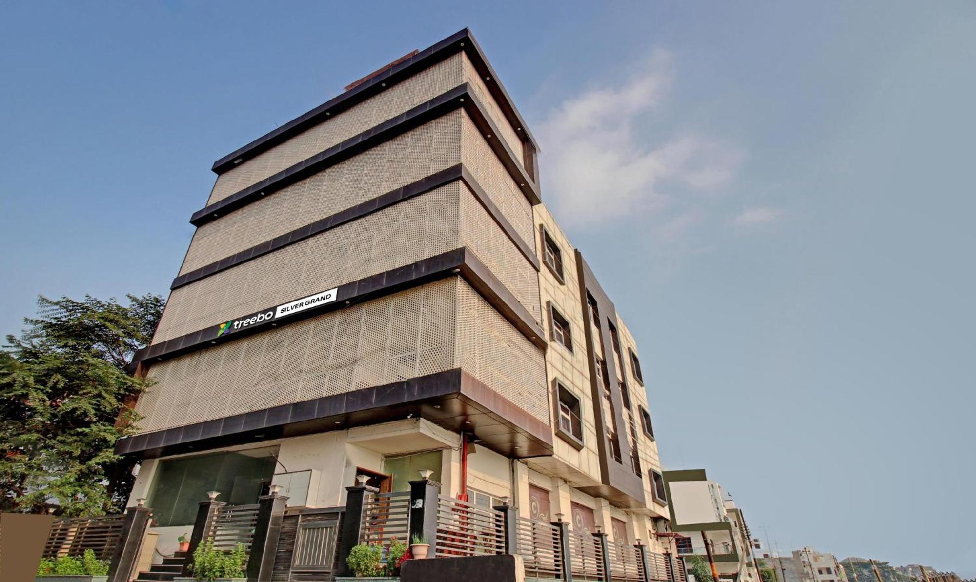 Treebo Silver Grand New Agreement لاكناو المظهر الخارجي الصورة